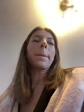 Mia Ethan online show from January 28, 11:49 am