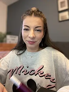 Mia Ethan online show from February 1, 9:00 am