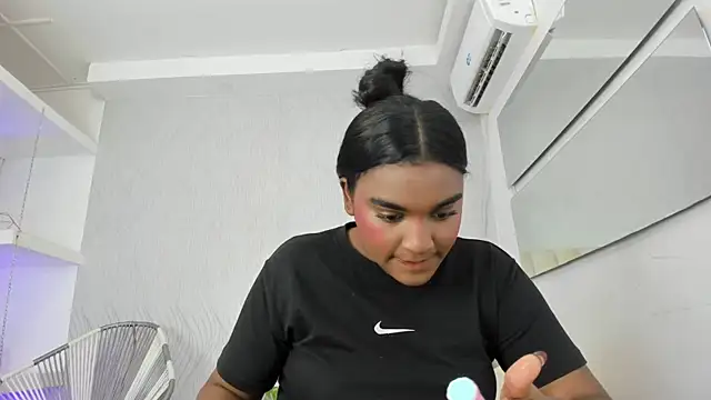 kayna gomez online show from October 31, 7:37 pm