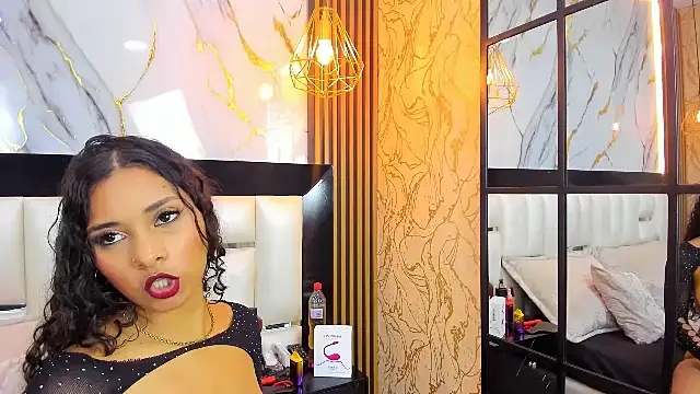 Snapshot of SofiaLaurents chatting on January 9, 8:01 pm SofiaLaurents online show from January 9, 8:01 pm