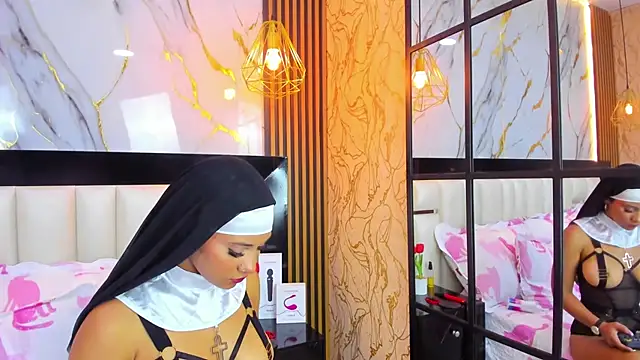 Snapshot of SofiaLaurents chatting on March 1, 4:44 pm SofiaLaurents online show from March 1, 4:44 pm