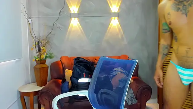 Snapshot of Dylanstonne chatting on December 3, 7:55 pm Dylanstonne online show from December 3, 7:55 pm