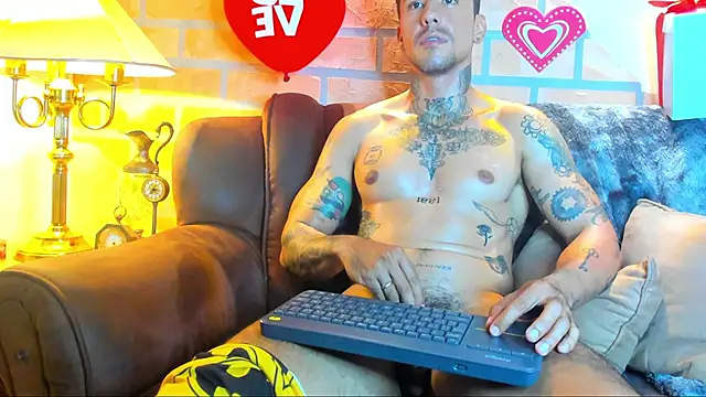 Snapshot of Dylanstonne chatting on February 15, 12:04 am Dylanstonne online show from February 15, 12:04 am