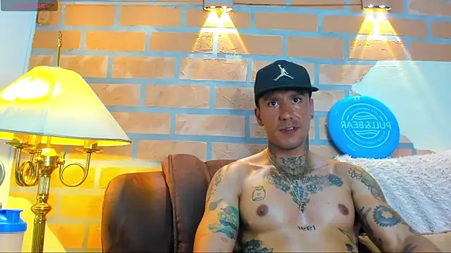 Snapshot of Dylanstonne chatting on March 3, 12:04 am Dylanstonne online show from March 3, 12:04 am