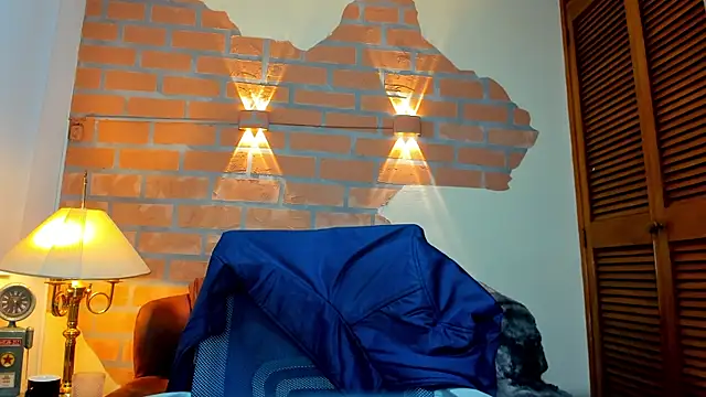 Snapshot of Dylanstonne chatting on March 19, 1:21 am Dylanstonne online show from March 19, 1:21 am