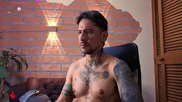 Snapshot of Dylanstonne chatting on November 30, 10:14 pm Dylanstonne online show from November 30, 10:14 pm