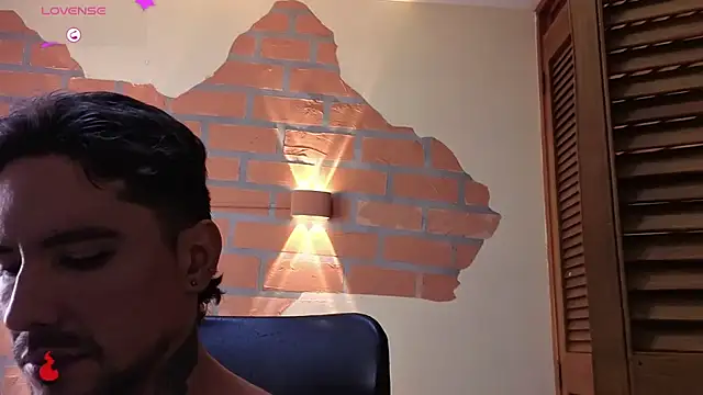 Snapshot of Dylanstonne chatting on December 2, 8:37 pm Dylanstonne online show from December 2, 8:37 pm