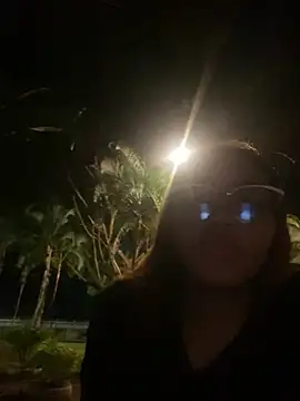 lindsayhoffman18 online show from December 11, 2:30 am