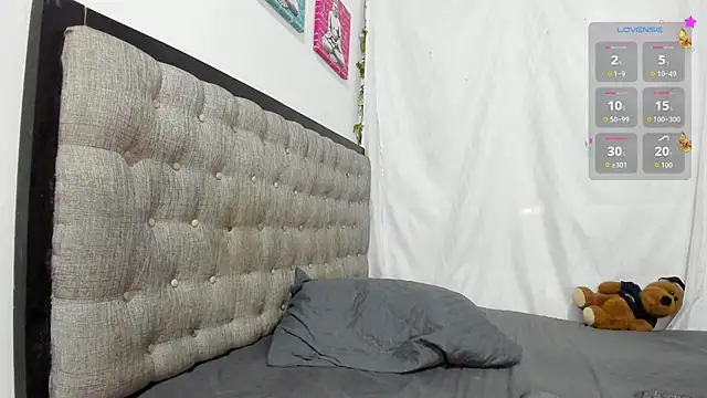 emi henao online show from December 2, 12:43 pm