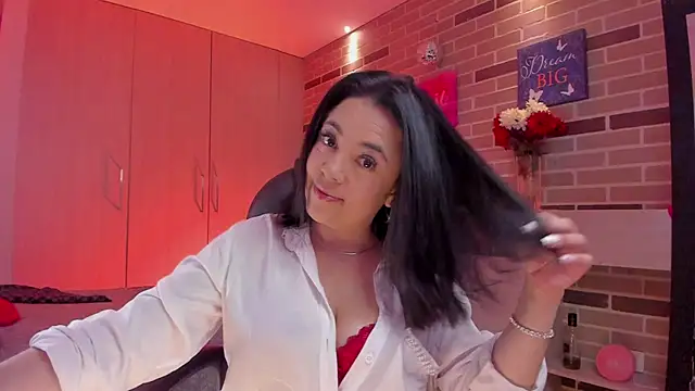 Bella fournier online show from December 1, 9:09 pm