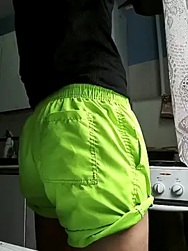 Snapshot of petibacsi96 chatting on December 5, 12:11 pm petibacsi96 online show from December 5, 12:11 pm