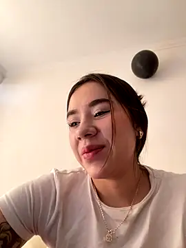 Im Valen Cute online show from November 10, 6:29 pm