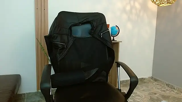 Reiko 85  online show from February 11, 9:25 pm