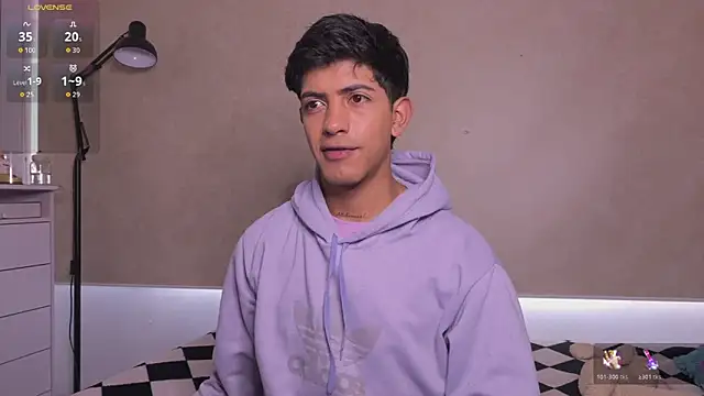 Snapshot of teobowny_ chatting on November 18, 1:04 pm teobowny online show from November 18, 1:04 pm