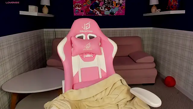 Jennifer Wadee online show from March 18, 11:53 pm