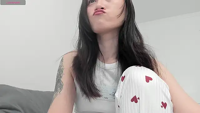 Snapshot of aenie chatting on March 13, 11:41 am aenie online show from March 13, 11:41 am