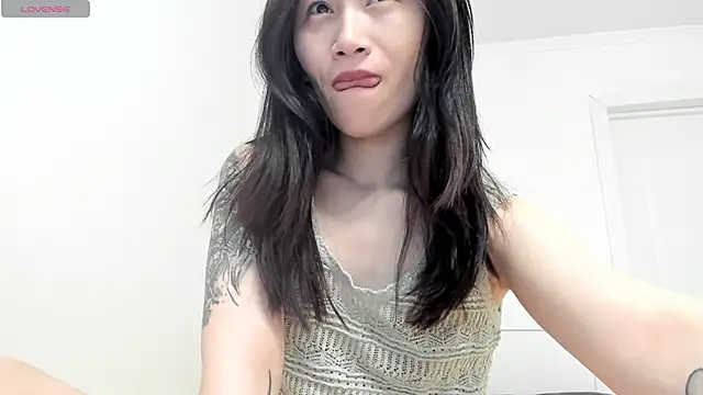 Snapshot of aenie chatting on March 18, 4:58 am aenie online show from March 18, 4:58 am