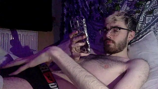 Snapshot of hairynhorny992 chatting on February 28, 6:31 pm hairynhorny992 online show from February 28, 6:31 pm