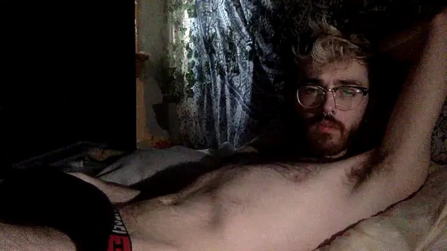 Snapshot of hairynhorny992 chatting on March 15, 4:32 pm hairynhorny992 online show from March 15, 4:32 pm