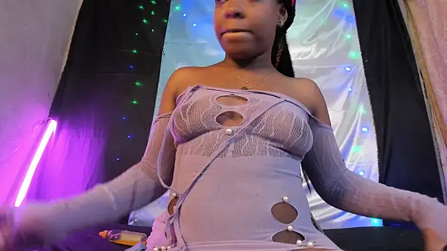 Snapshot of DeisyHarper chatting on December 17, 4:56 am DeisyHarper online show from December 17, 4:56 am