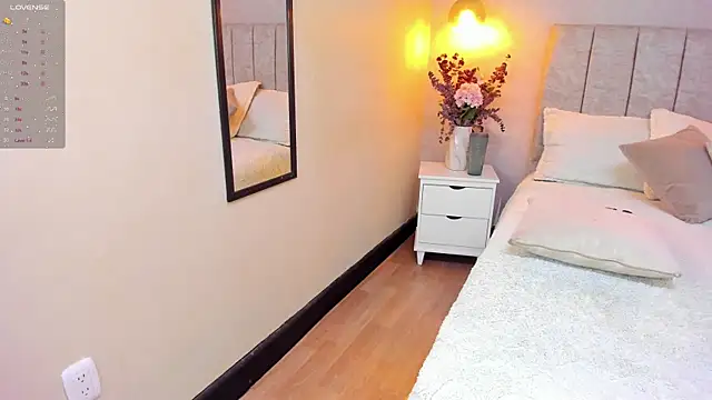 tutu milf online show from March 4, 7:11 pm