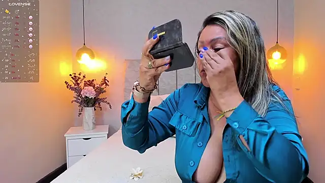 tutu milf online show from March 11, 7:03 pm