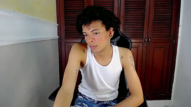 Snapshot of rose_Skinny_ chatting on September 28, 10:26 pm rose Skinny online show from September 28, 10:26 pm