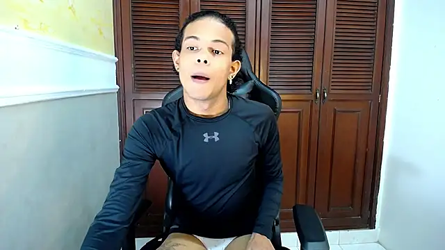 Snapshot of rose_Skinny_ chatting on October 7, 12:41 am rose Skinny online show from October 7, 12:41 am