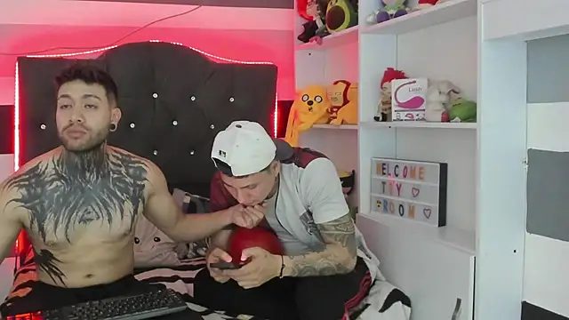 Snapshot of _tatho_perovich_ chatting on December 12, 4:37 am tatho perovich online show from December 12, 4:37 am