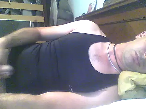 Snapshot of frank32love chatting on January 5, 1:47 pm frank32love online show from January 5, 1:47 pm