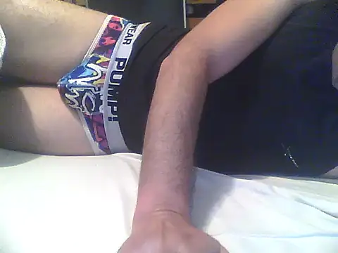 Snapshot of frank32love chatting on January 6, 3:31 am frank32love online show from January 6, 3:31 am