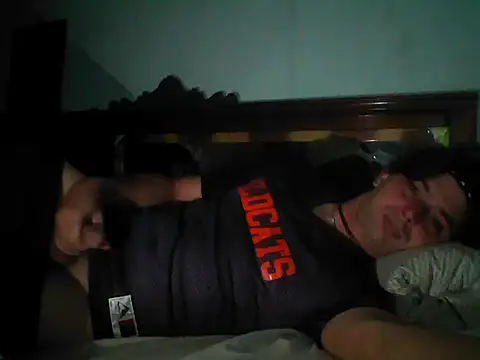 Snapshot of frank32love chatting on November 17, 9:48 am frank32love online show from November 17, 9:48 am