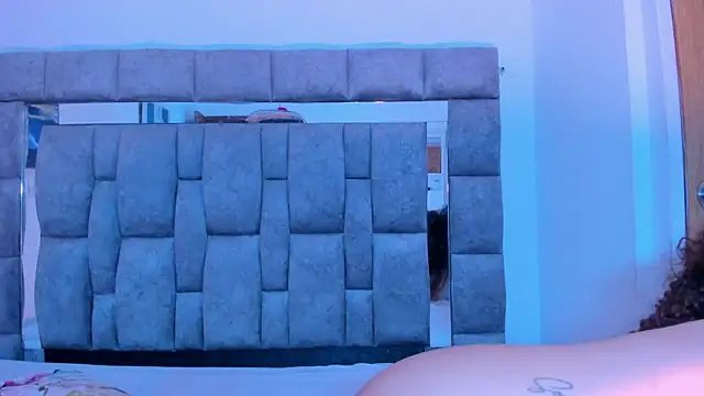 zulyjones online show from February 21, 10:15 pm