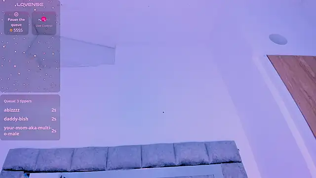 zulyjones online show from March 7, 7:05 pm