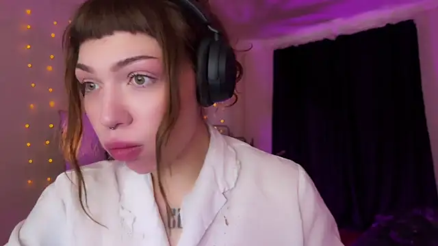 PaulaPratt online show from December 3, 9:22 am