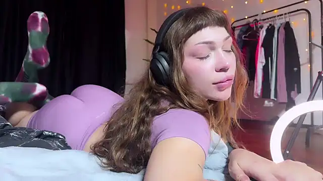 PaulaPratt online show from December 7, 3:52 pm