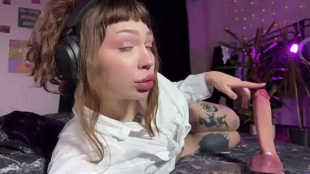 PaulaPratt online show from December 13, 9:46 am