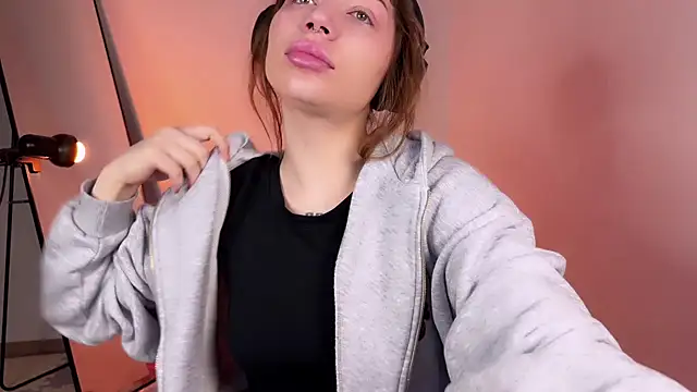 PaulaPratt online show from February 26, 3:42 am