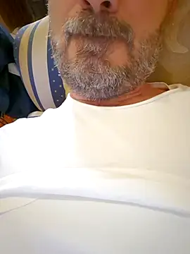 Snapshot of 1talianBeutifulCock chatting on March 3, 1:20 pm 1talianBeutifulCock online show from March 3, 1:20 pm