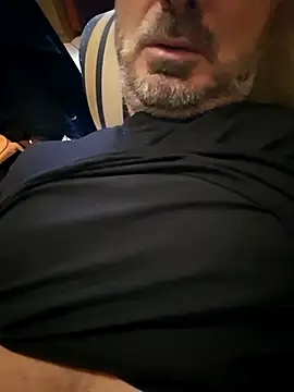 Snapshot of 1talianBeutifulCock chatting on November 8, 10:48 am 1talianBeutifulCock online show from November 8, 10:48 am