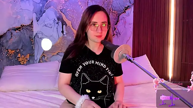 centaurigirl online show from September 27, 3:33 am