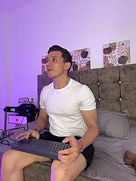 Andrewfalcon online show from November 3, 6:42 pm