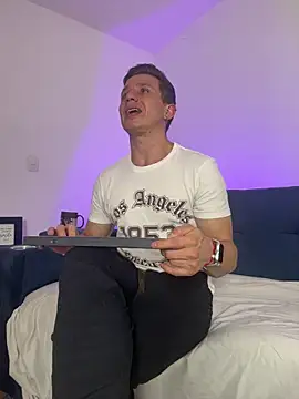 Andrewfalcon online show from November 11, 7:36 pm