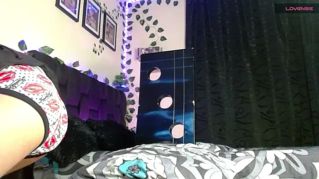 LyleBennett  online show from February 21, 9:24 am