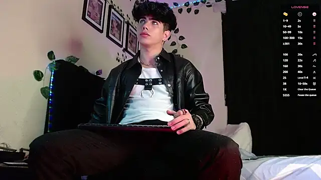 LyleBennett  online show from March 4, 10:57 am