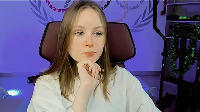 Snapshot of VivienLeeigh chatting on December 31, 8:15 am VivienLeeigh online show from December 31, 8:15 am