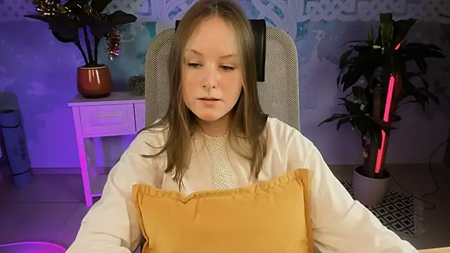 Snapshot of VivienLeeigh chatting on January 8, 1:20 pm VivienLeeigh online show from January 8, 1:20 pm