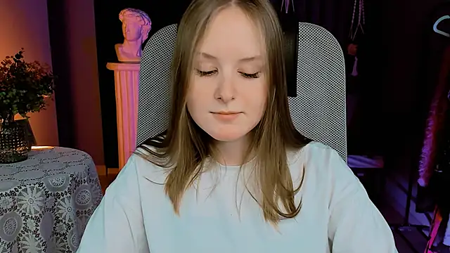 Snapshot of VivienLeeigh chatting on January 10, 7:21 pm VivienLeeigh online show from January 10, 7:21 pm