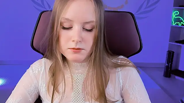 Snapshot of VivienLeeigh chatting on February 7, 5:29 pm VivienLeeigh online show from February 7, 5:29 pm