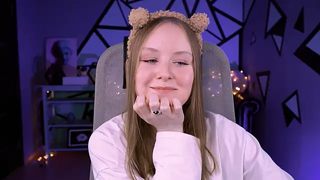 Snapshot of VivienLeeigh chatting on February 13, 1:15 pm VivienLeeigh online show from February 13, 1:15 pm